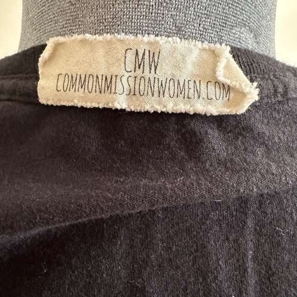 Commonmission.com. Leave Fear Behind black/white TShirt. - Picture 2 of 2